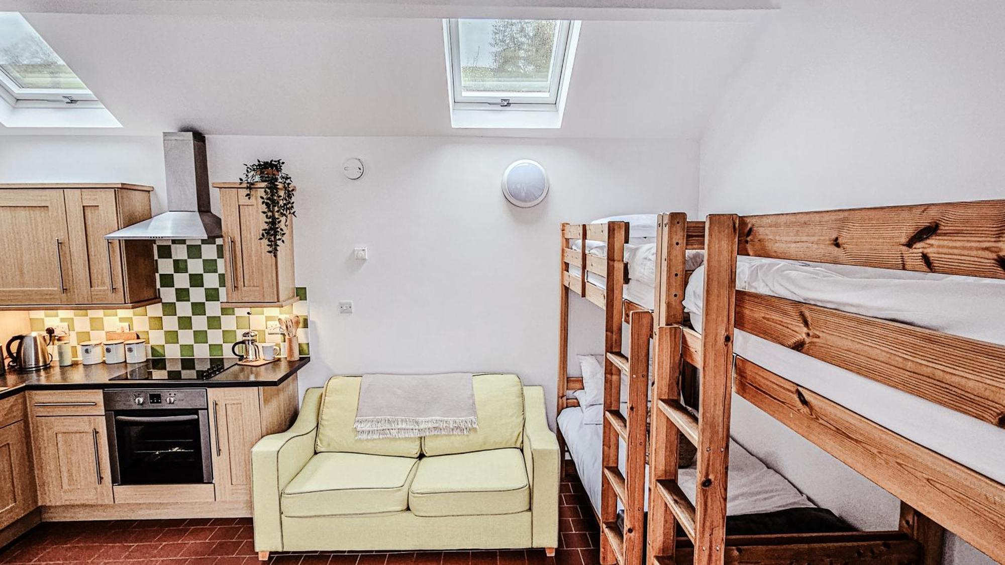 Llanrhaeadr-ym-Mochnant Wild Valley Bunkhouse מראה חיצוני תמונה