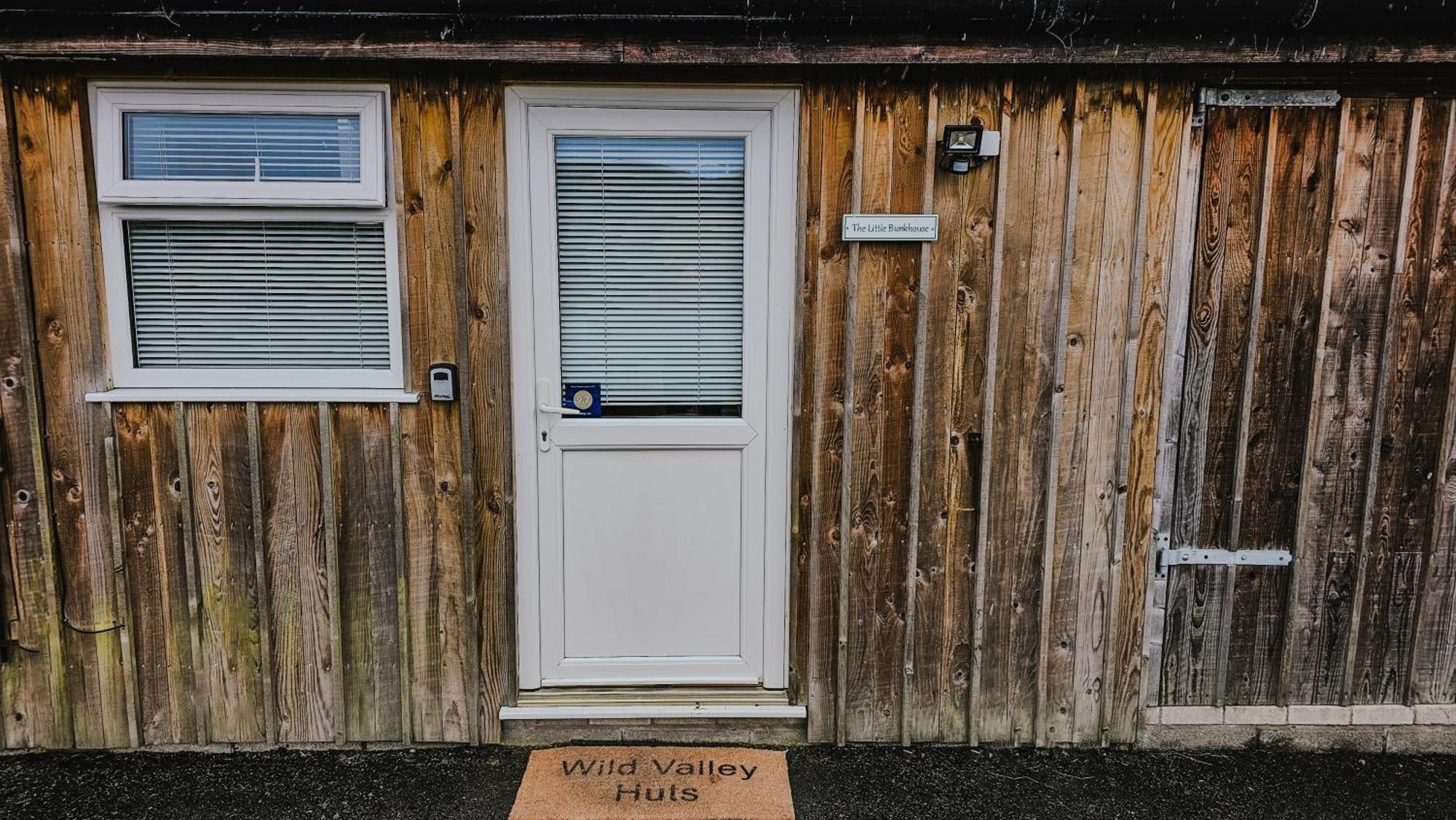 Llanrhaeadr-ym-Mochnant Wild Valley Bunkhouse מראה חיצוני תמונה
