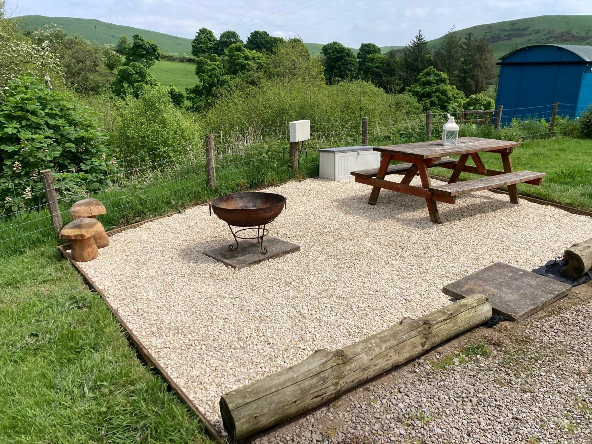 Llanrhaeadr-ym-Mochnant Wild Valley Bunkhouse חדר תמונה